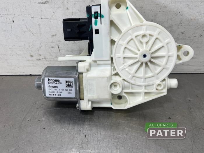 Usados Motor de ventanilla de puerta Tesla Model Y (5YJY) RWD Precio € 36,75 Norma de margen ofrecido por Autoparts Pater