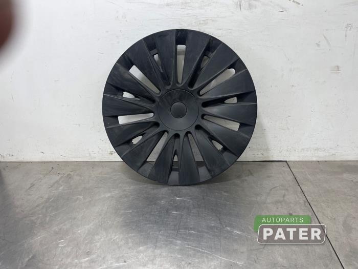 Używane Kolpak Tesla Model Y (5YJY) RWD Cena € 26,25 Procedura marży oferowane przez Autoparts Pater