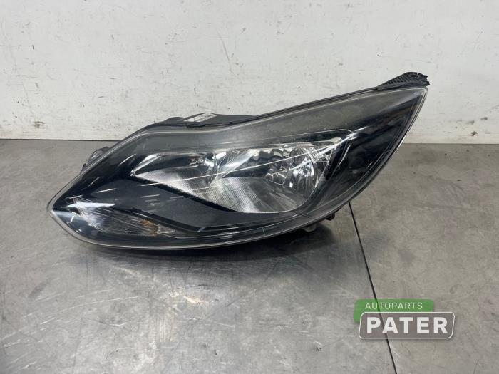 Używane Reflektor lewy Ford Focus 3 Wagon 1.0 Ti-VCT EcoBoost 12V 125 Cena € 105,00 Procedura marży oferowane przez Autoparts Pater