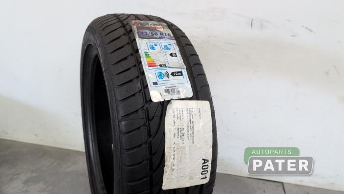 Opona z Volkswagen Polo IV (9N1/2/3) 1.2