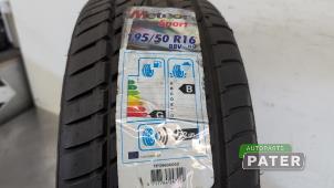 Opona z Volkswagen Polo IV (9N1/2/3) 1.2