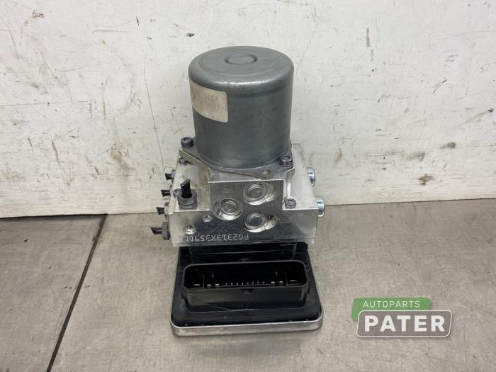 Bloc ABS d'un Mercedes-Benz E Estate (S213) E-300de 2.0 Turbo 16V 2022