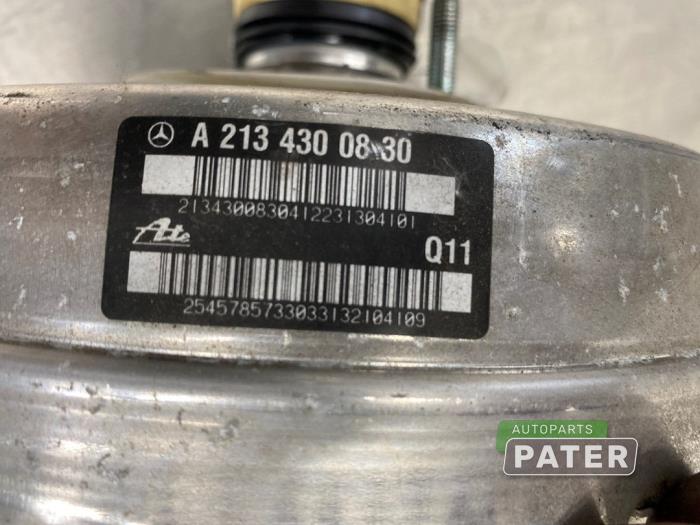 Assistant de freinage d'un Mercedes-Benz E Estate (S213) E-300de 2.0 Turbo 16V 2022