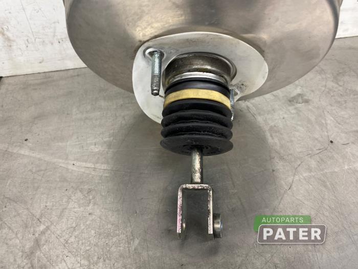 Assistant de freinage d'un Mercedes-Benz E Estate (S213) E-300de 2.0 Turbo 16V 2022