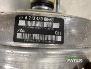Assistant de freinage d'un Mercedes-Benz E Estate (S213) E-300de 2.0 Turbo 16V 2022