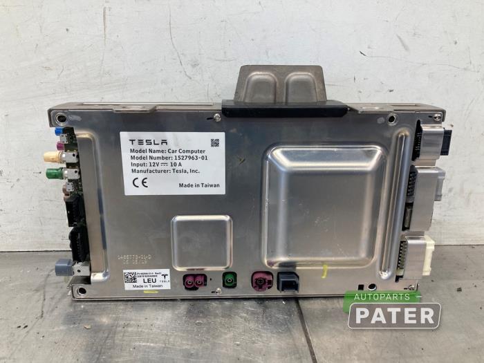 Usagé Ordinateur de bord Tesla Model 3 Long Range AWD 75 kWh Prix € 367,50 Règlement à la marge proposé par Autoparts Pater