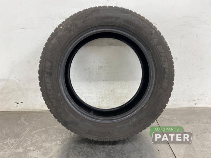 Używane Opona zimowa BMW 3 serie Touring (F31) 320d 2.0 16V Cena € 21,00 Procedura marży oferowane przez Autoparts Pater