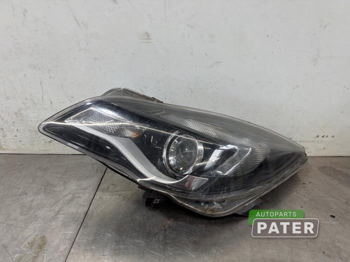 Używane Reflektor lewy Opel Insignia Sports Tourer 1.6 CDTI 16V Cena € 315,00 Procedura marży oferowane przez Autoparts Pater
