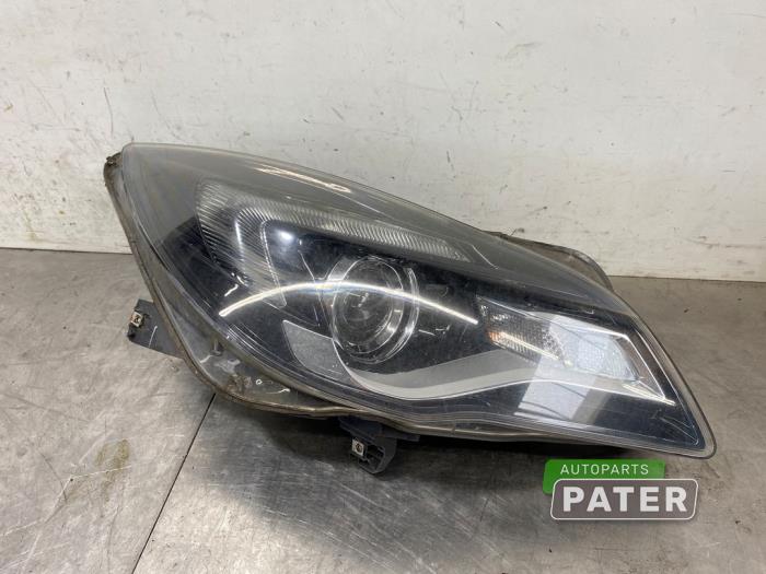 Używane Reflektor prawy Opel Insignia Sports Tourer 1.6 CDTI 16V Cena € 315,00 Procedura marży oferowane przez Autoparts Pater