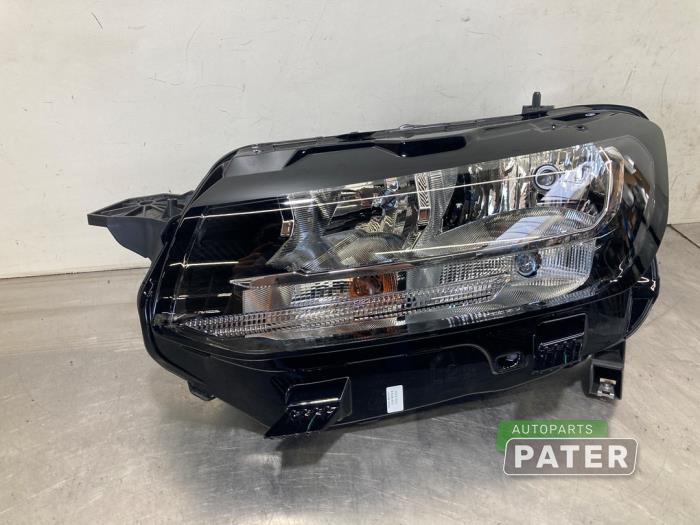 Używane Reflektor lewy Peugeot Partner (EA//EF/EN/EU) 1.5 BlueHDi 100 Cena € 444,68 Z VAT oferowane przez Autoparts Pater