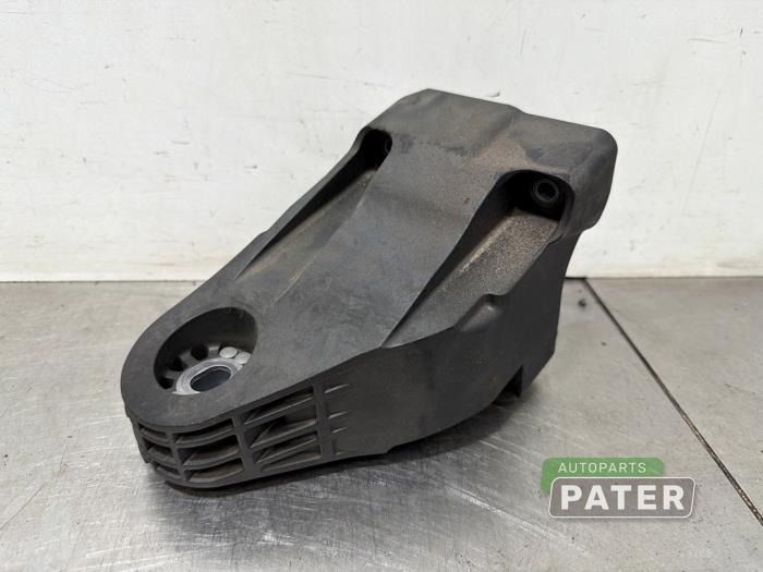 Used Engine mount Mercedes S Lang (V223) 3.0 S-350d Price € 52,50 Margin scheme offered by Autoparts Pater