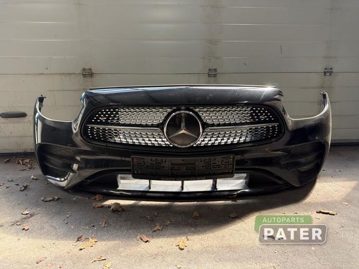 Używane Zderzak przedni Mercedes E Estate (S213) E-300de 2.0 Turbo 16V Cena € 1.575,00 Procedura marży oferowane przez Autoparts Pater