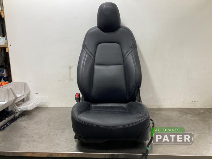 Używane Fotel lewy Tesla Model 3 Long Range AWD 75 kWh Cena € 262,50 Procedura marży oferowane przez Autoparts Pater