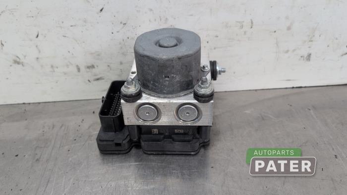 ABS-pump från en Mercedes-Benz A (W176) 1.5 A-180 CDI, A-180d 16V 2016