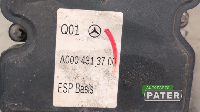 ABS-pump från en Mercedes-Benz A (W176) 1.5 A-180 CDI, A-180d 16V 2016