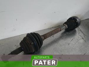 Usagé Arbre de transmission avant gauche Volkswagen Polo III (6N1) 1.9 D Prix € 21,00 Règlement à la marge proposé par Autoparts Pater