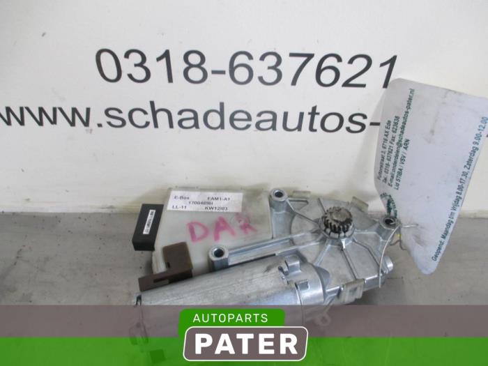 Sunroof motor from a Citroën Xsara Picasso (CH) 1.8 16V 2004