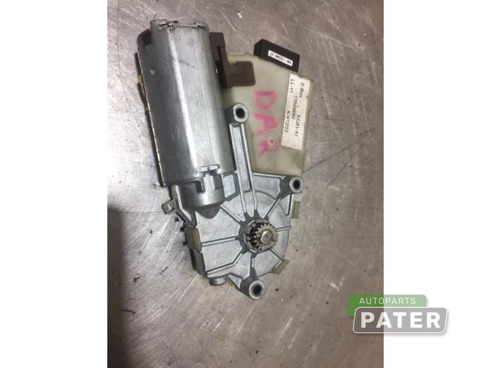 Sunroof motor from a Citroën Xsara Picasso (CH) 1.8 16V 2004