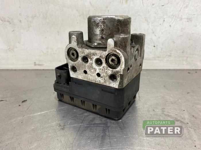 Begagnade ABS-pump Toyota Avensis Verso (M20) 2.0 D-4D 16V Pris € 26,25 Marginaltabell erbjuds av Autoparts Pater