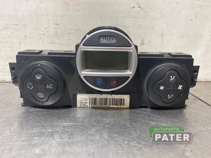 Używane Panel climatronic Renault Scénic II (JM) 1.6 16V Cena € 26,25 Procedura marży oferowane przez Autoparts Pater