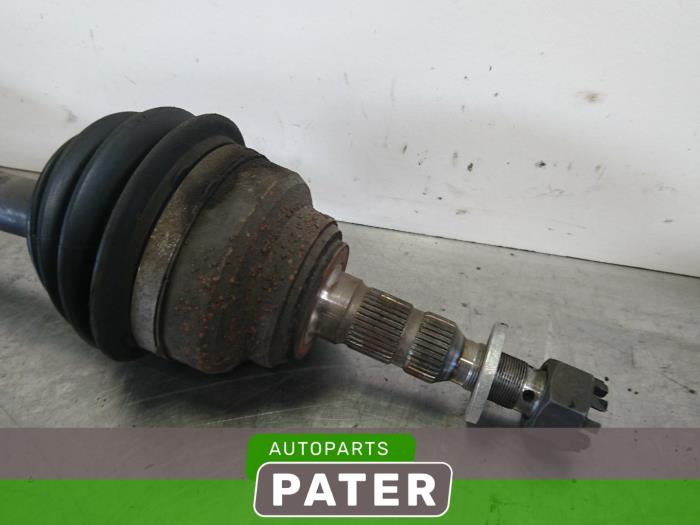 Front drive shaft, left from a Opel Zafira (F75) 1.8 16V 2001