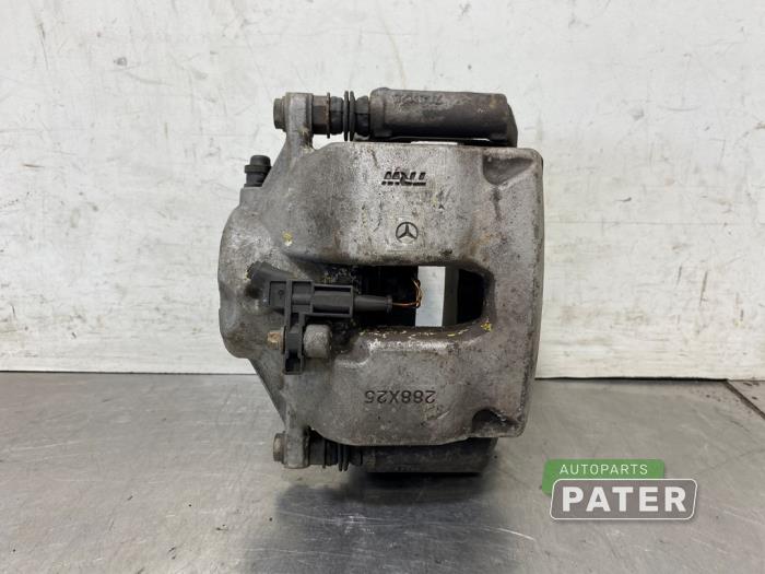 Gebrauchte Bremszange rechts vorne Mercedes C (W204) 2.2 C-180 CDI 16V BlueEFFICIENCY Preis € 21,00 Margenregelung angeboten von Autoparts Pater