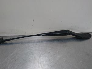 Used Front wiper arm Volvo V50 (MW) 2.0 D 16V Price € 15,75 Margin scheme offered by Autoparts Pater