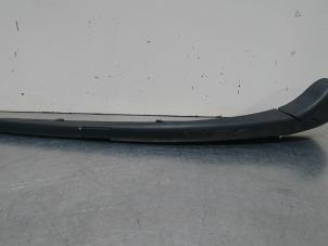 Used Rear wiper arm Renault Clio III (BR/CR) 1.2 16V 75 Price € 10,50 Margin scheme offered by Autoparts Pater