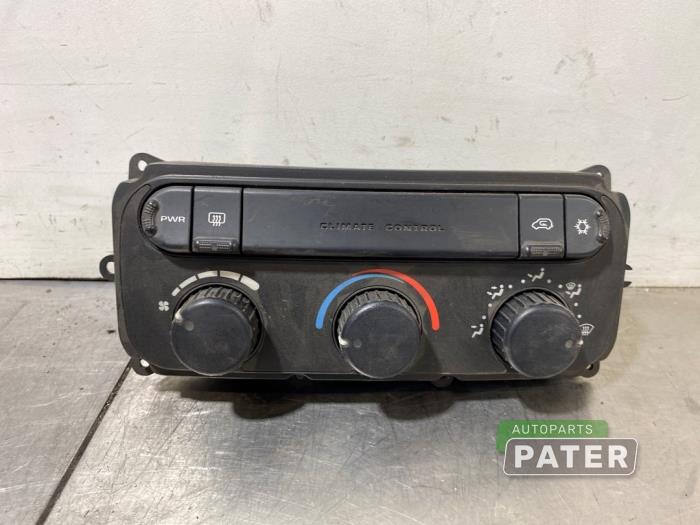 Używane Panel climatronic Dodge Ram Van 2.5 CRD 16V Cena € 21,00 Procedura marży oferowane przez Autoparts Pater