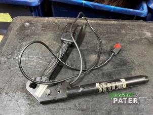 Used Seatbelt tensioner, right Ford Focus 1 Wagon 1.4 16V Price € 21,00 Margin scheme offered by Autoparts Pater