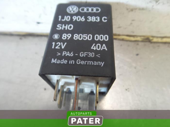 Relay from a Seat Leon (1M1) 1.6 16V 2004