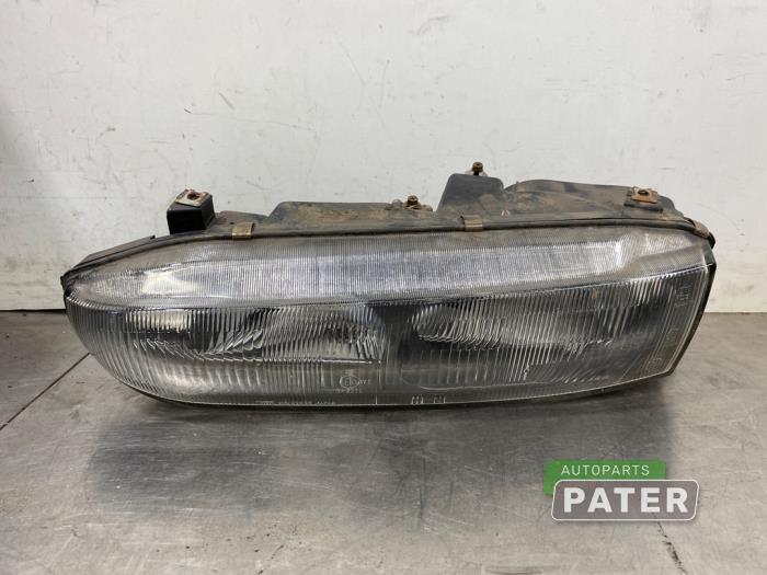 Używane Reflektor lewy Mitsubishi Galant (E5/E6E/E7/E8) 1.8i,GLi,GLSi 16V Cena € 47,25 Procedura marży oferowane przez Autoparts Pater