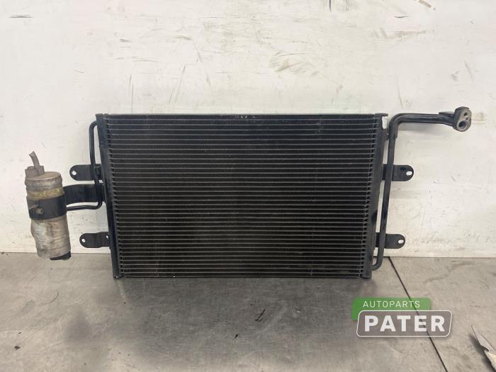 Usagé Radiateur clim Seat Leon (1M1) 1.6 16V Prix € 15,75 Règlement à la marge proposé par Autoparts Pater