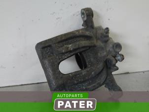 Used Rear brake calliper, left Mercedes Vito (639.6) 3.0 122 CDI V6 24V Price € 25,41 Inclusive VAT offered by Autoparts Pater