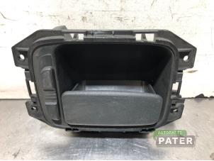 Used Tailgate handle Mercedes Vito (639.6) 3.0 122 CDI V6 24V Price € 31,76 Inclusive VAT offered by Autoparts Pater
