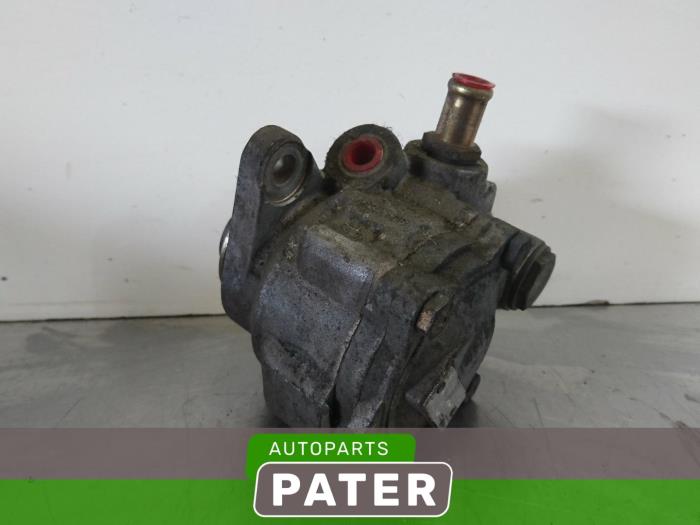 Power steering pump from a Fiat Ducato (243/244/245) 2.8 JTD VGT 2005