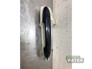 Used Door handle 2-door, left Kia Rio II (DE) 1.6 CVVT 16V Price € 31,50 Margin scheme offered by Autoparts Pater