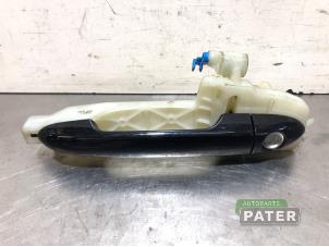 Used Door handle 2-door, right Kia Rio II (DE) 1.6 CVVT 16V Price on request offered by Autoparts Pater