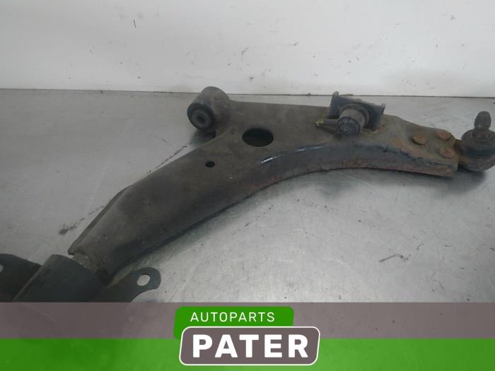 Front wishbone, right from a Daewoo Epica 2.5 24V 2008