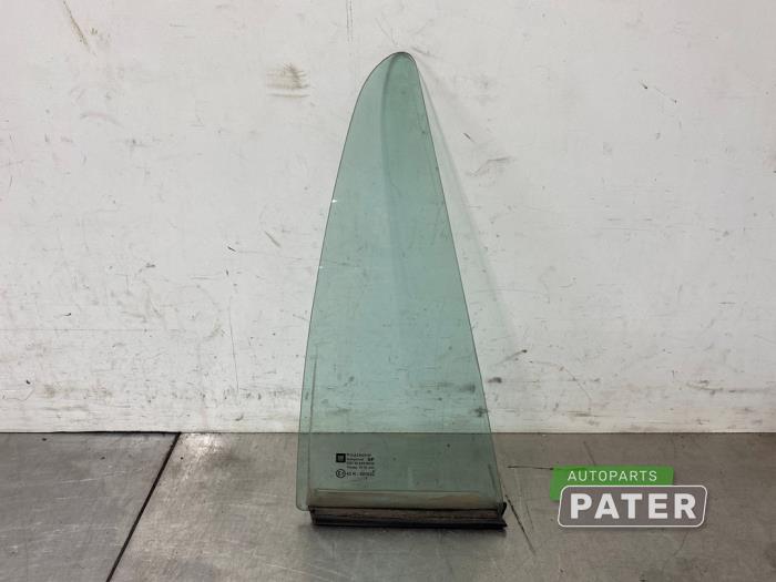 Usados Ventanilla triangular derecha detrás Opel Astra G Caravan (F35) 1.6 GL,Club,Sport,CDX Precio € 15,75 Norma de margen ofrecido por Autoparts Pater
