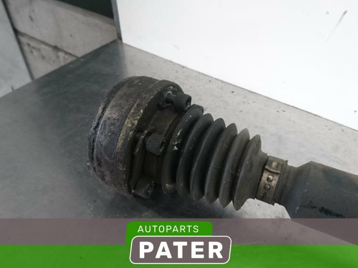 Front drive shaft, right from a Volkswagen Golf III (1H1) 1.6 i 1996