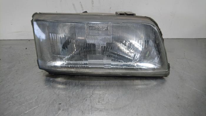Używane Reflektor prawy Citroen Jumper (23) 1.9 D Cena € 38,12 Z VAT oferowane przez Autoparts Pater