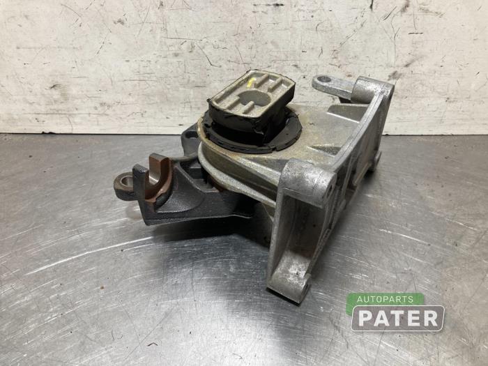 Engine mount from a Fiat 500 (312) 0.9 TwinAir 85 2011