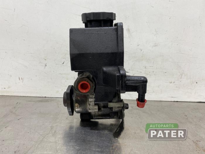 Usagé Pompe de direction Mercedes C Combi (S202) 2.2 C-220 CDI 16V Prix € 31,50 Règlement à la marge proposé par Autoparts Pater