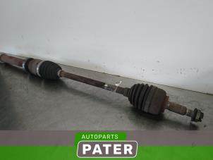 Used Front drive shaft, right Renault Clio III (BR/CR) 1.2 16V 75 Price € 36,75 Margin scheme offered by Autoparts Pater