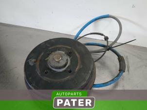 Used Rear hub Renault Clio III (BR/CR) 1.2 16V 75 Price € 42,00 Margin scheme offered by Autoparts Pater