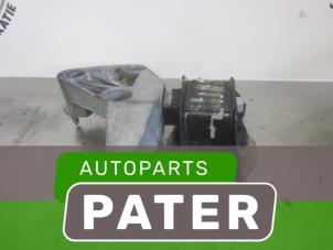 Used Engine mount Renault Kangoo Be Bop (KW) 1.5 dCi 90 FAP Price on request offered by Autoparts Pater