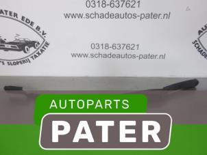 Usagé Bras essuie-glace avant Peugeot 308 (4A/C) 1.6 VTI 16V Prix € 15,75 Règlement à la marge proposé par Autoparts Pater
