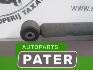 Używane Amortyzator lewy tyl Renault Twingo II (CN) 1.2 16V Cena € 26,25 Procedura marży oferowane przez Autoparts Pater