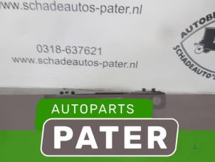 Używane Uchwyt drzwi lewych wersja 2-drzwiowa Ford Ka II 1.2 Cena na żądanie oferowane przez Autoparts Pater